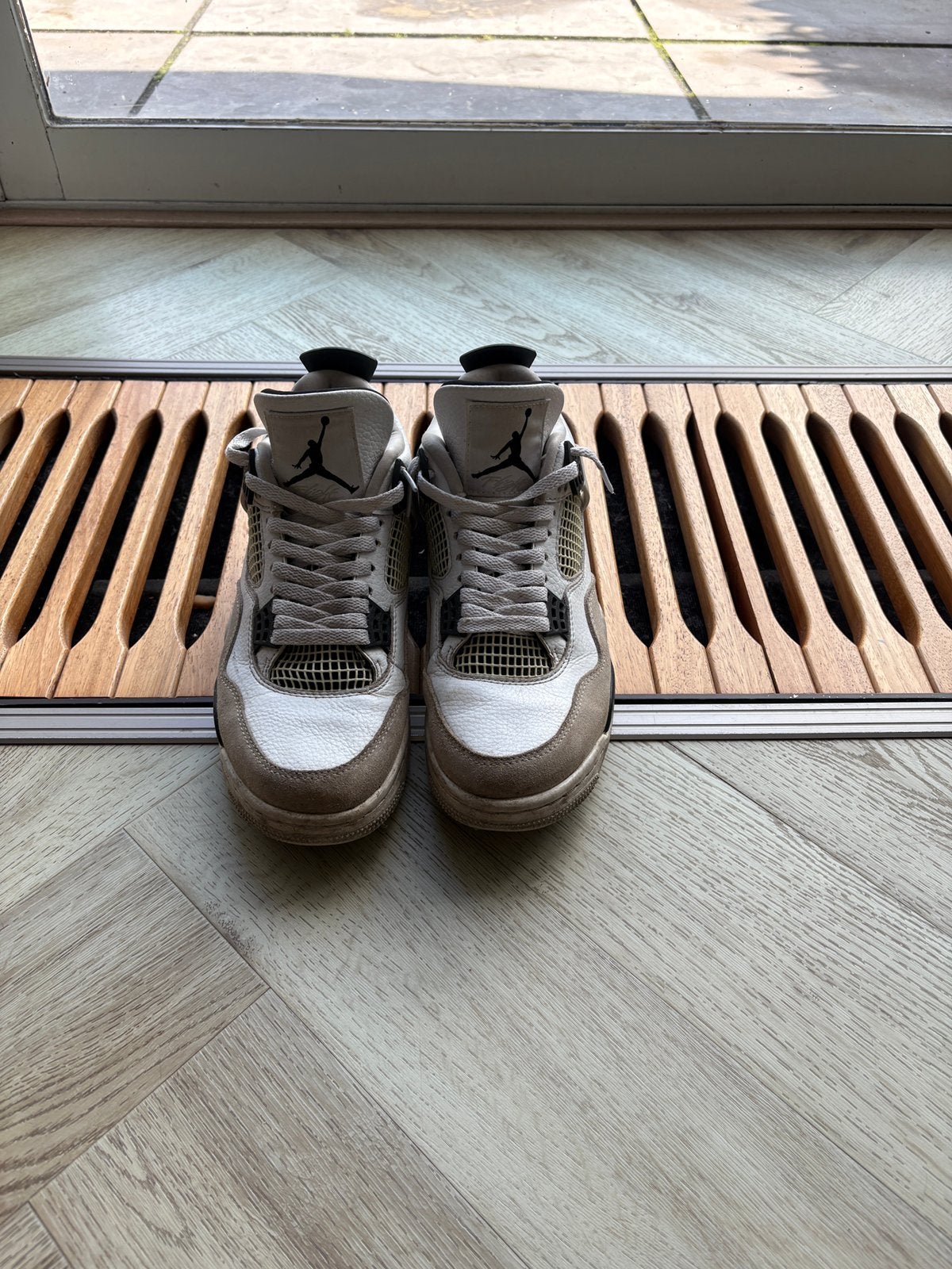 Air Jordan 4 Retro Military Black White, Ophalen, Wit, Sneakers of Gympen, Gedragen