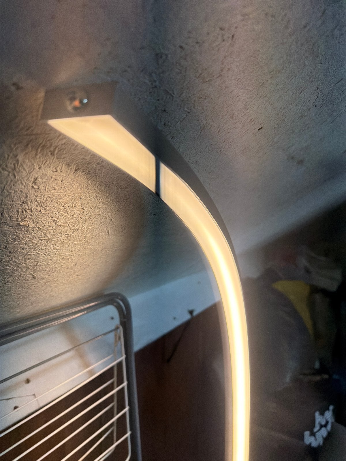 Moderne LED Vloerlamp - Gebogen Design, Gebruikt, Overige fittingen, Ophalen of Verzenden, Metaal