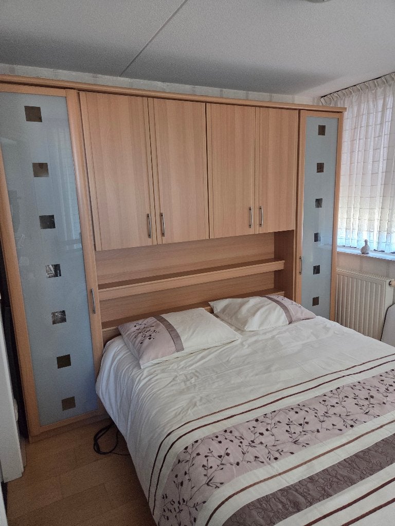 Foto 2 van Tweepersoonsbed met ombouw en opbergruimte