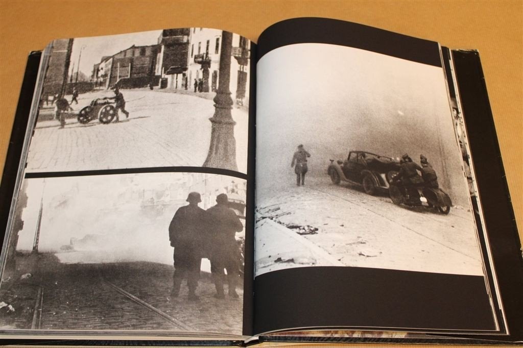 The Warsaw Ghetto — Herdenking Opstand [Fotoboek], Ophalen of Verzenden, Tweede Wereldoorlog, Gelezen, Overige onderwerpen