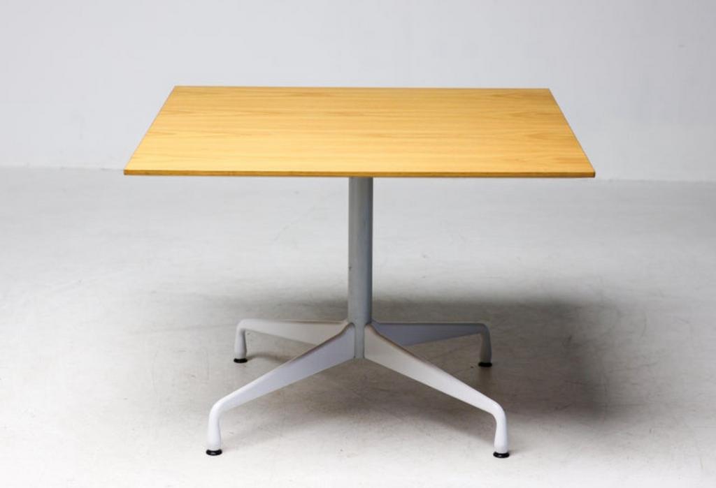 Vitra Segmented Base Dining Table — Charles & Ray Eames, Huis en Inrichting, Tafels | Eettafels, Ophalen, Overige materialen, 50 tot 100 cm