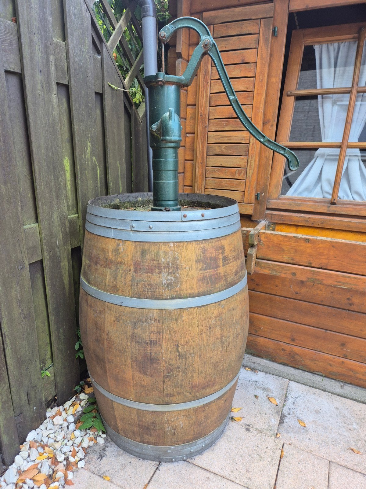 Grote regenton met pomp, 1 meter hoog, Ophalen