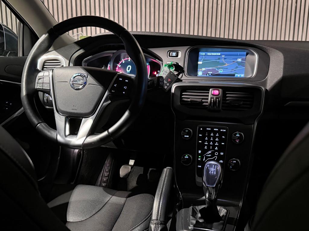 Volvo V40 1.6 T4 Momentum | Navi | Cruise | Trekhaak | Garan, Auto's, Volvo, Voorwielaandrijving, Stof, Gebruikt, 4 cilinders