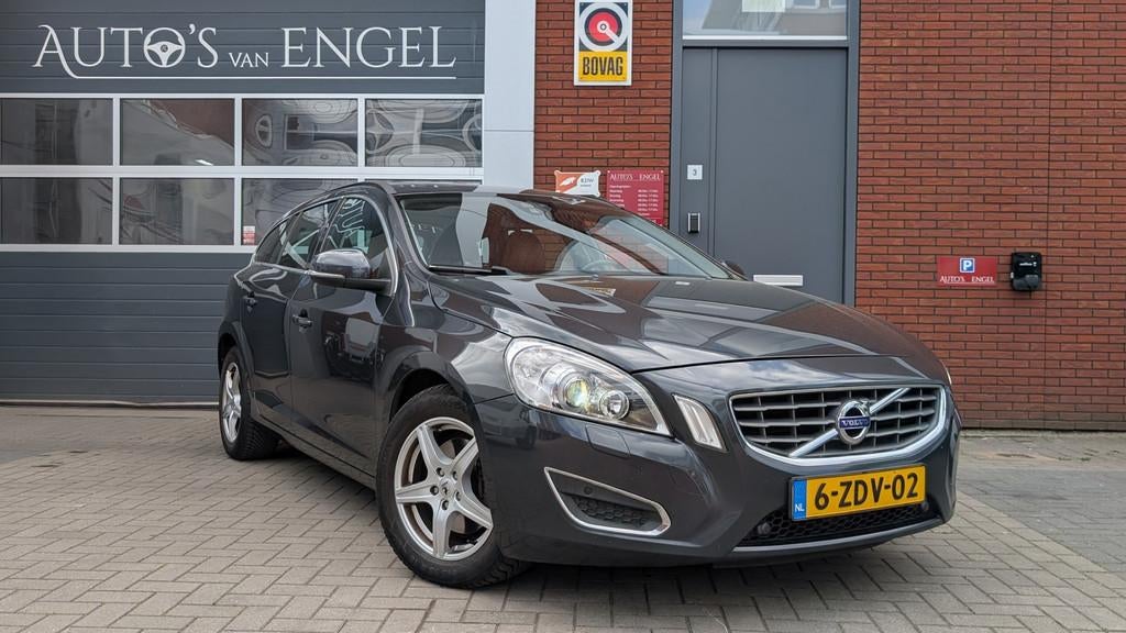 Volvo V60 2.0 D3 Summum, Auto's, Volvo, Voorwielaandrijving, Euro 5, 1502 kg, Gebruikt