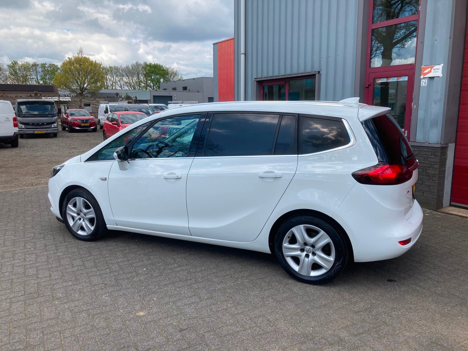 Opel ZAFIRA TOURER Grijs kenteken! Nette Auto! Apk tot 10-20, Dealer onderhouden, Gebruikt, Verwarmde buitenspiegels, Wit