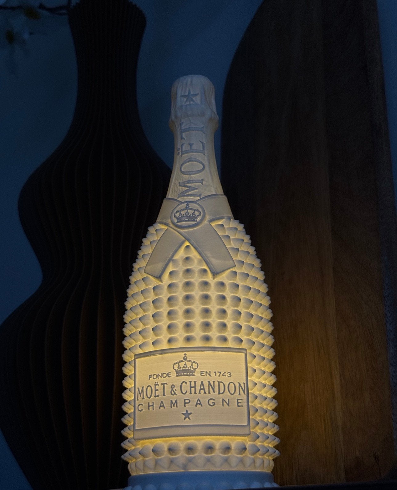 Moët & Chandon Lamp – LED Fleslamp – Luxe Woondecoratie, Huis en Inrichting, Lampen | Tafellampen, Ophalen of Verzenden, Nieuw
