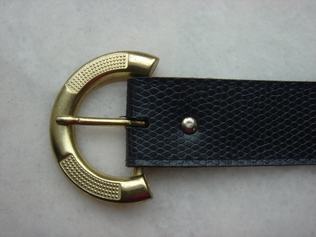 Blauwe riem- ceintuur 89 cm met goudkleurig bewerkte gesp, 3 tot 5 cm, Tailleriem, Ophalen of Verzenden, Gedragen