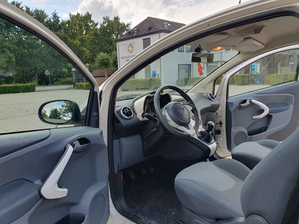 Foto 9 van Ford Ka 1.2 51KW 2009 Wit