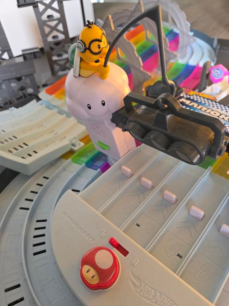 Hot Wheels Mario Kart Rainbow Road Racebaan, Kinderen en Baby's, Speelgoed | Racebanen, Ophalen of Verzenden, Zo goed als nieuw