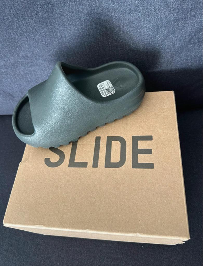 Adidas Yeezy Slide Kids Dark Olive Maat 27, Ophalen of Verzenden, Nieuw, Jongen of Meisje, Schoenen
