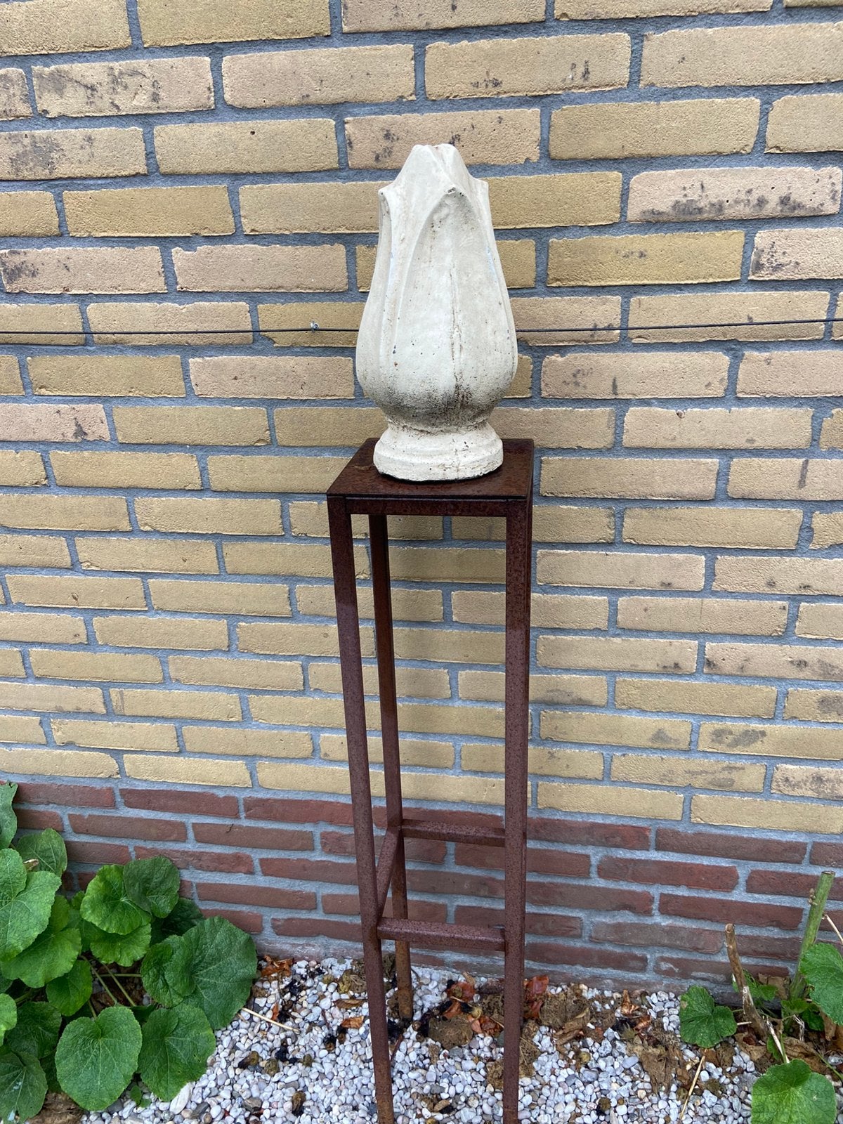Mooie stenen tulp, tuinbeeld, ornament, Tuin en Terras, Ophalen of Verzenden, Zo goed als nieuw, Steen