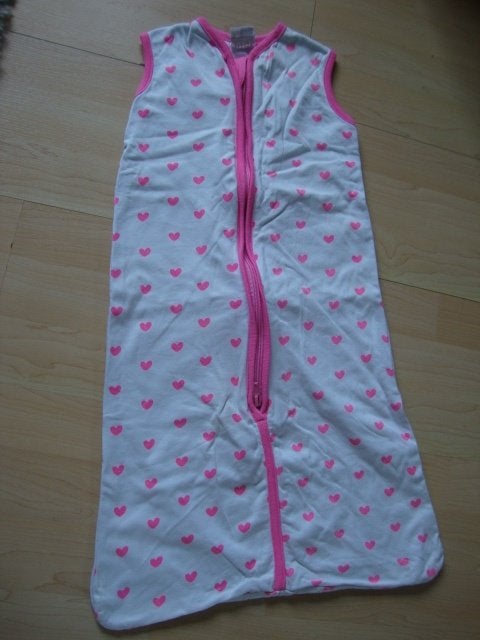 SLAAPZAK ROZE HARTJES LENGTE 65 cm Merk BABY BODYWEAR, Kinderen en Baby's, Ophalen of Verzenden, Zo goed als nieuw, Minder dan 70 cm