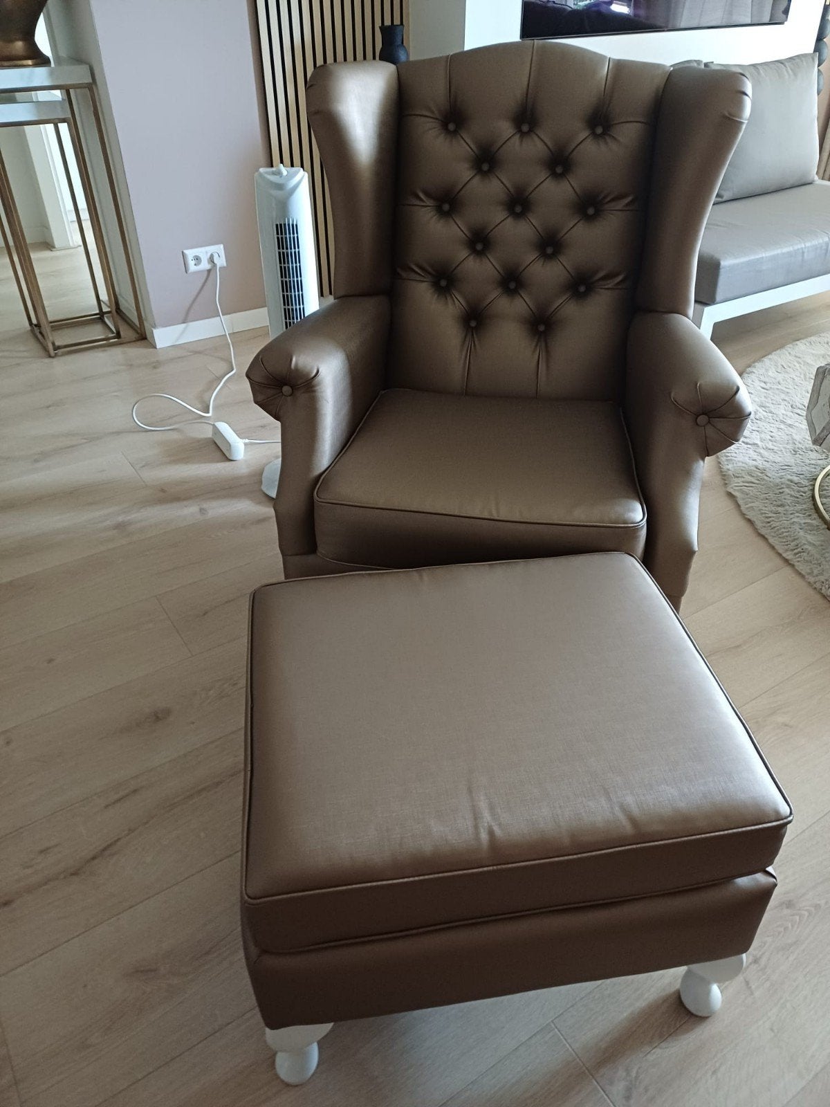 Bronzen licht glanzende fauteuil met hocker, Ophalen, Minder dan 75 cm, 75 tot 100 cm, Stof