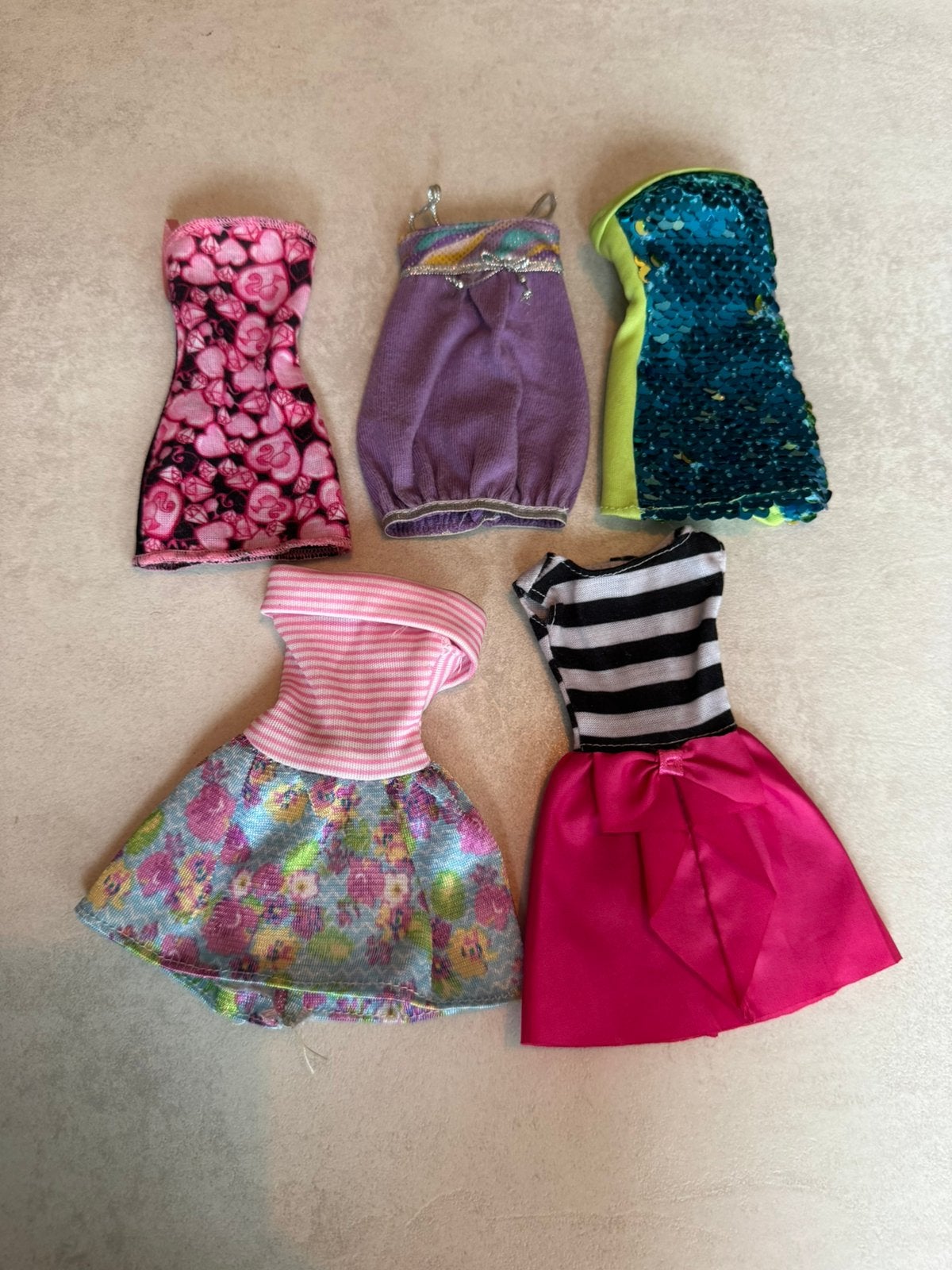Barbie jurkjes, Verzamelen, Poppen, Ophalen of Verzenden, Gebruikt, Kleertjes