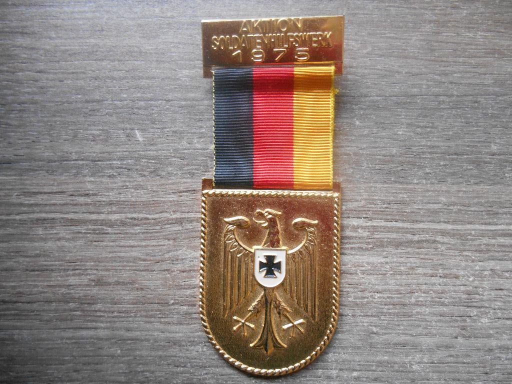 Medaille aktion soldatenhilfswerk 1975, Ophalen of Verzenden, Overige materialen, Buitenland