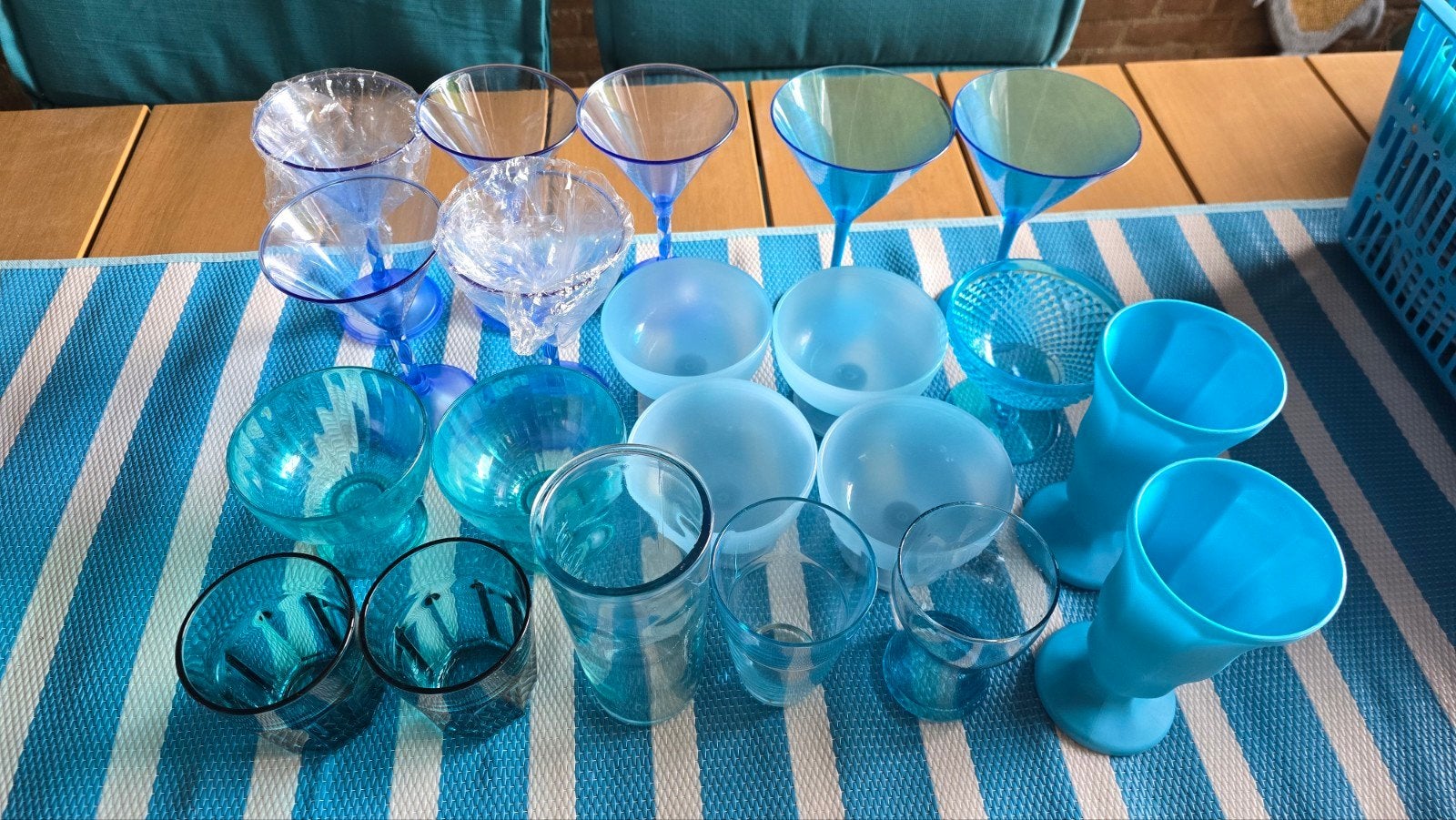 6 glazen en diverse plastic ijs cups en cocktail glazen., Ophalen of Verzenden, Overige typen