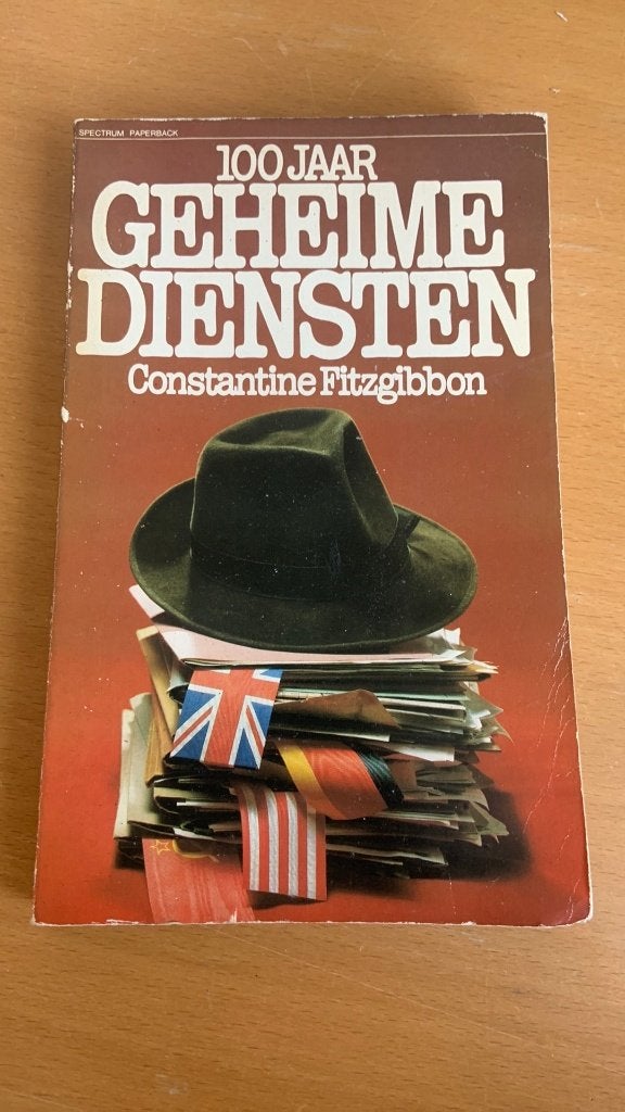 100 jaar geheime diensten - Constantine Fitzgibbon, Ophalen of Verzenden, Tweede Wereldoorlog, Zo goed als nieuw
