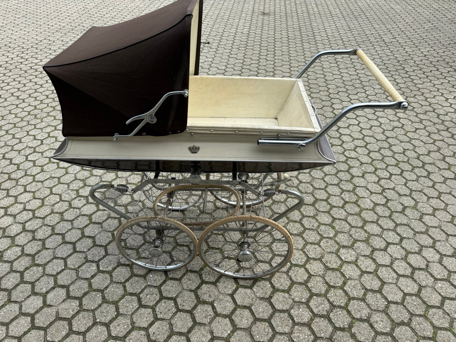 Vintage van Delft kinderwagen, bruin/beige, Gebruikt, Luchtbanden, Ophalen, Kinderwagen