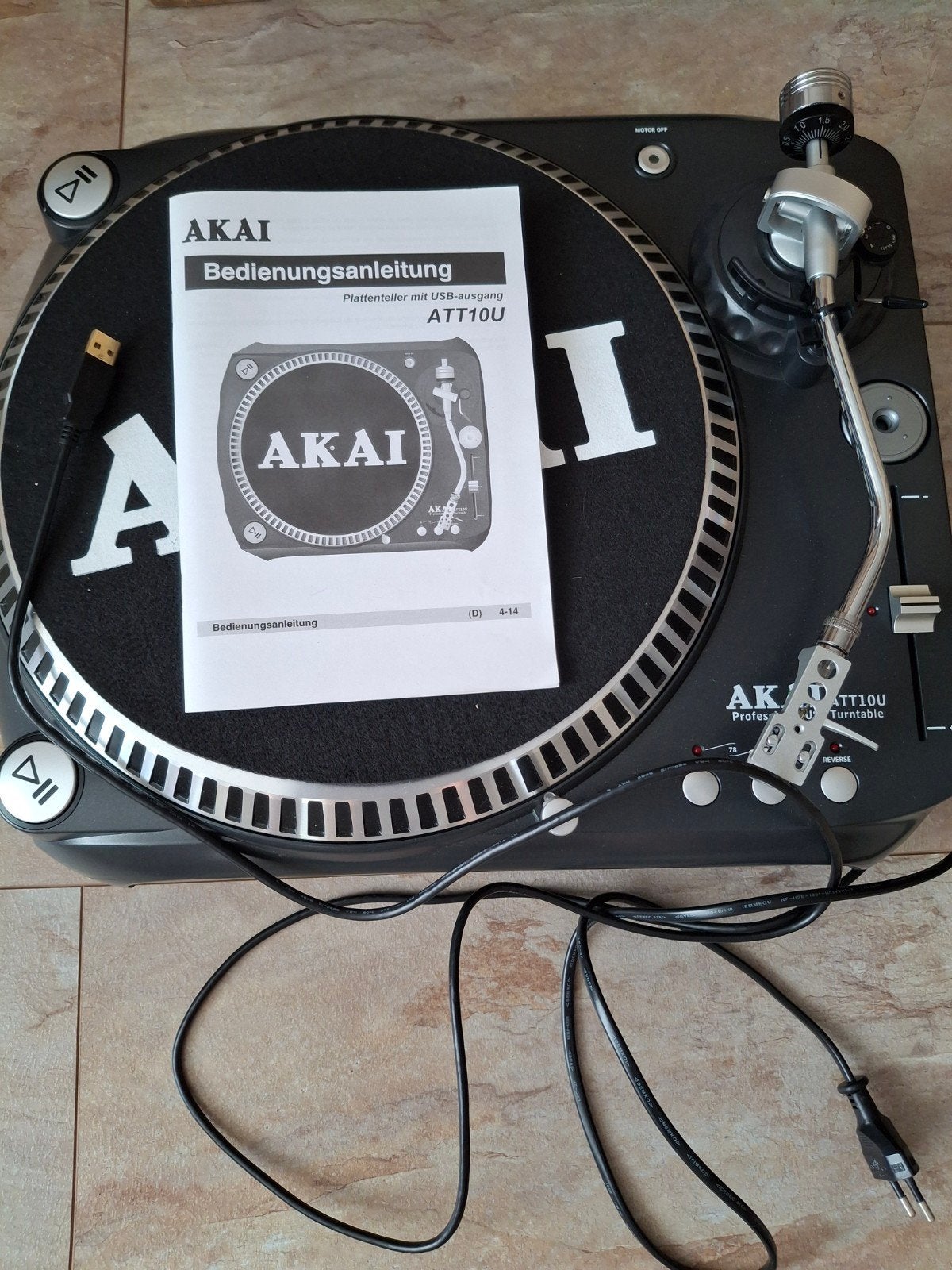 AKAI ATT10U Platenspeler met USB-uitgang, Ophalen, Zo goed als nieuw, USB-aansluiting, Platenspeler