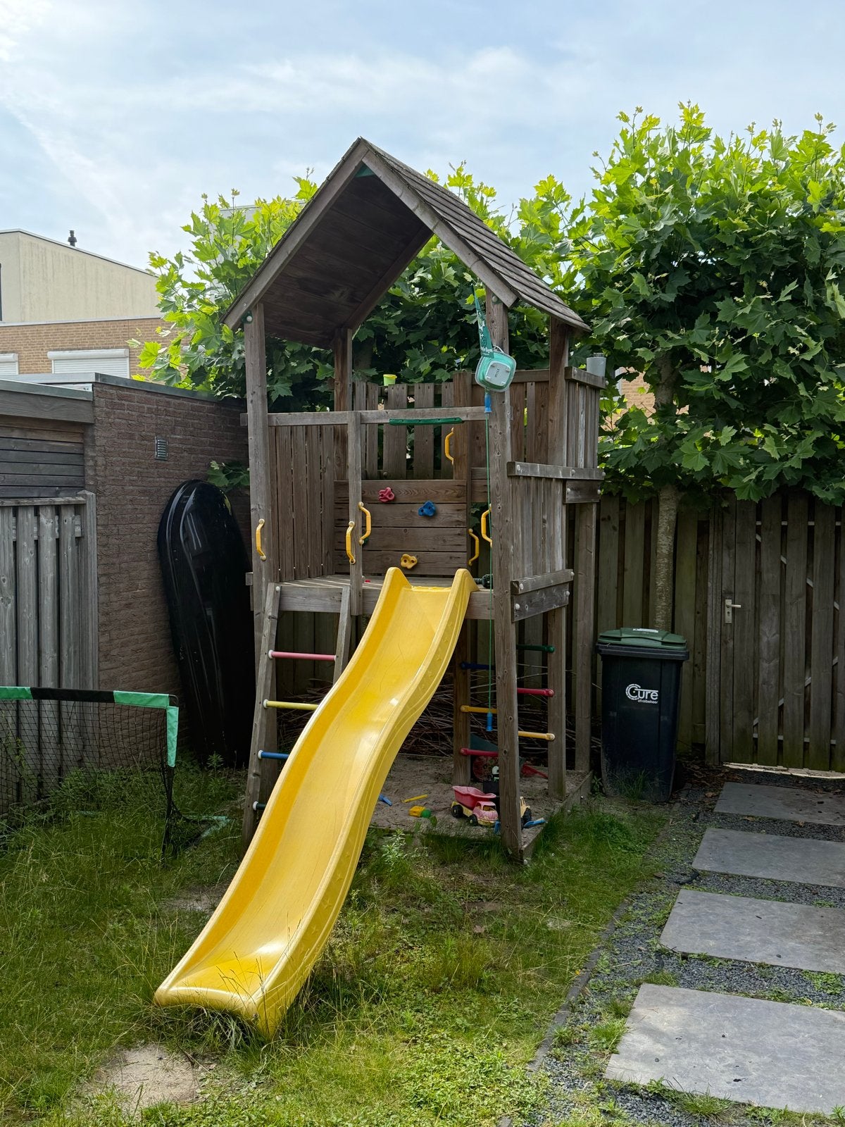 Houten speeltoestel met glijbaan en zandbak, Ophalen, Gebruikt, Glijbaan