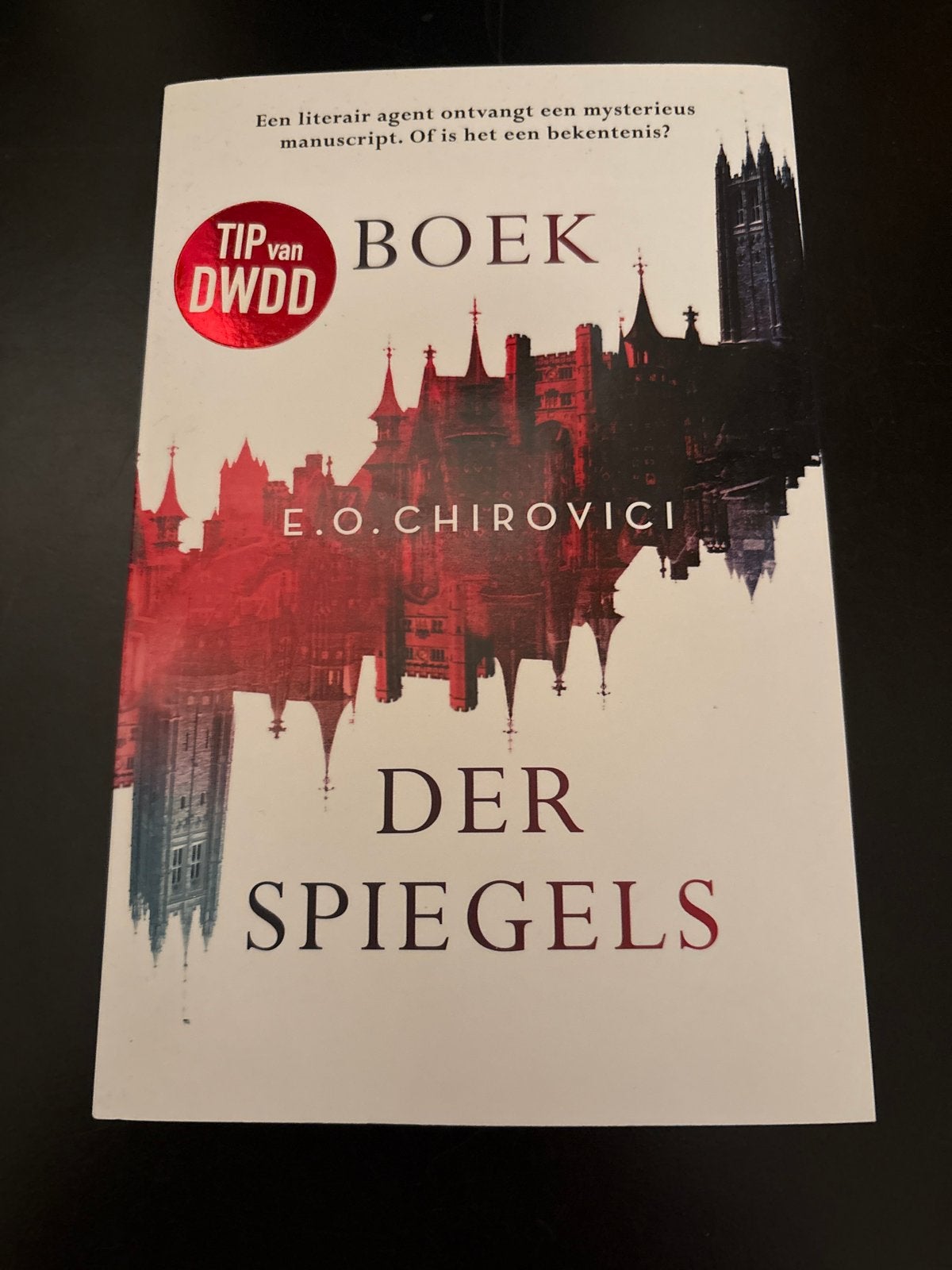Boek Der Spiegels - E.O. Chirovici (Thriller), Ophalen of Verzenden, Zo goed als nieuw, Europa overig