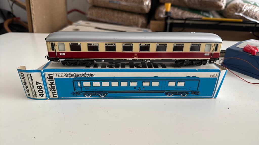 Märklin H0 TEE-rijtuig 4085 in doos 4087, Wisselstroom, Gebruikt, Wagon, Ophalen of Verzenden