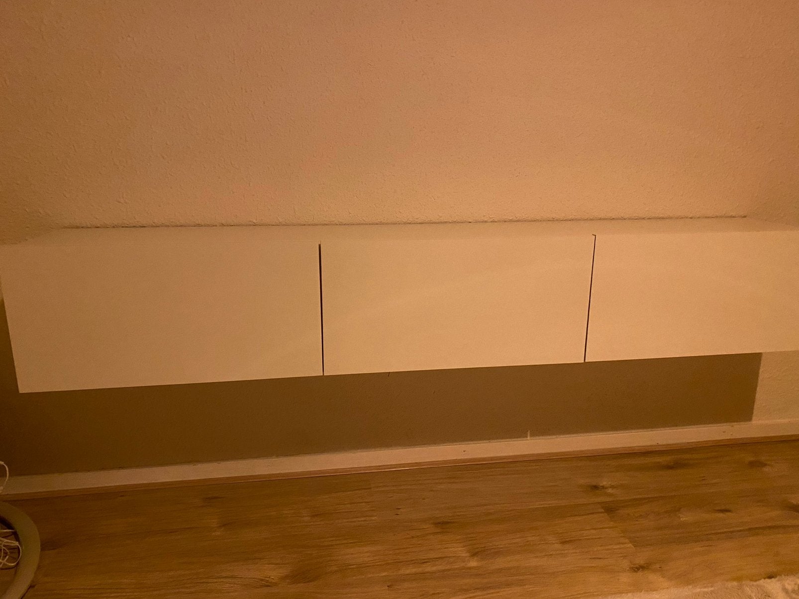 Tv-meubel Vihti zwevend 180x31x29,5 cm wit, Wit, Tweepersoons, Zo goed als nieuw, Hout
