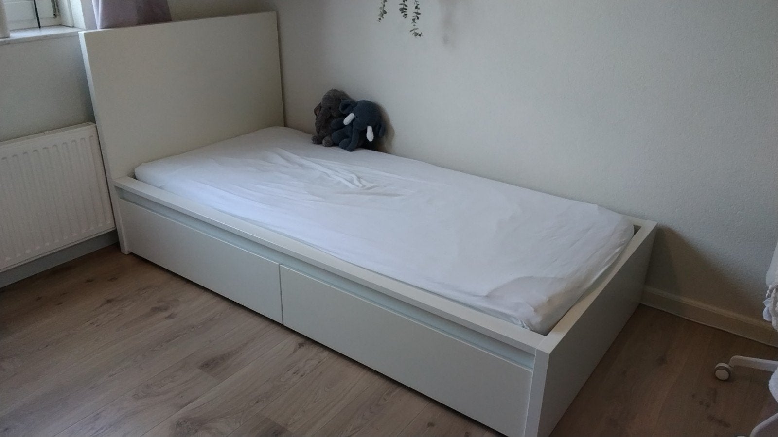 IKEA MALM.  Eenpersoonsbed met lades - 200x90 cm, Ophalen, 90 cm, Eenpersoons, Wit