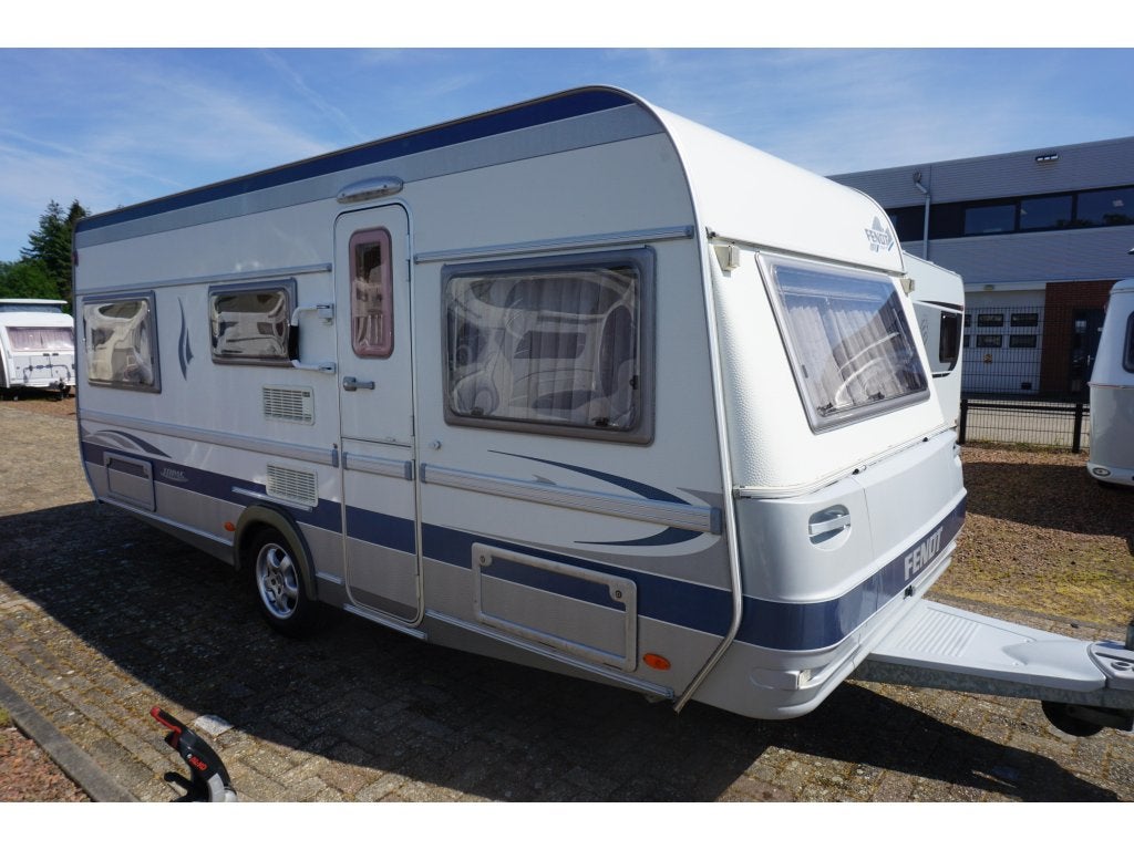 Fendt Topas 510 TG + MOVER + VOORTENT, Caravans en Kamperen, Caravans, Bedrijf, tot en met 4, 1000 - 1250 kg, Rondzit, Fendt, 2 aparte bedden