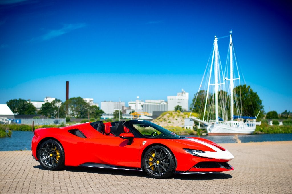 Ferrari SF90 Spider, Auto's, Ferrari, Automaat, Achterwielaandrijving, Cabriolet, Overige kleuren