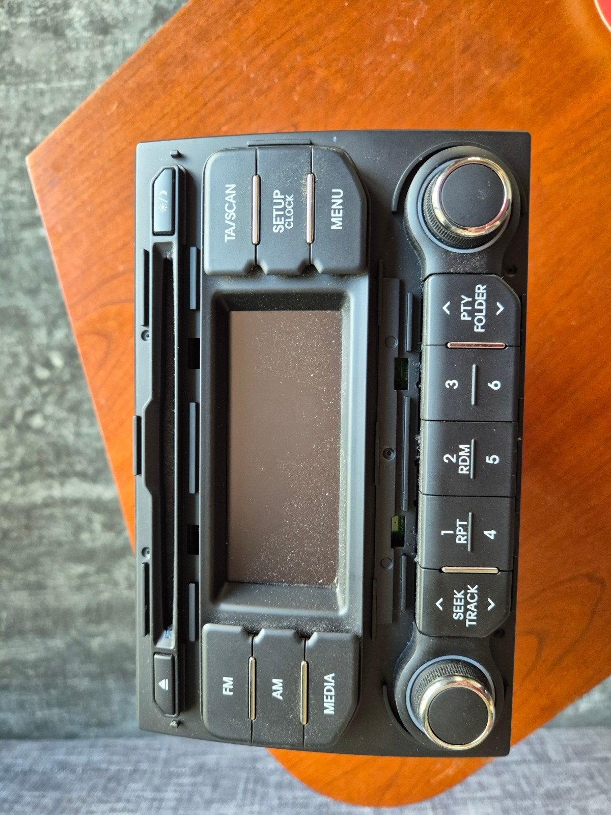Kia Rio Autoradio (2013) incl. or. frame en schroeven, Auto diversen, Ophalen