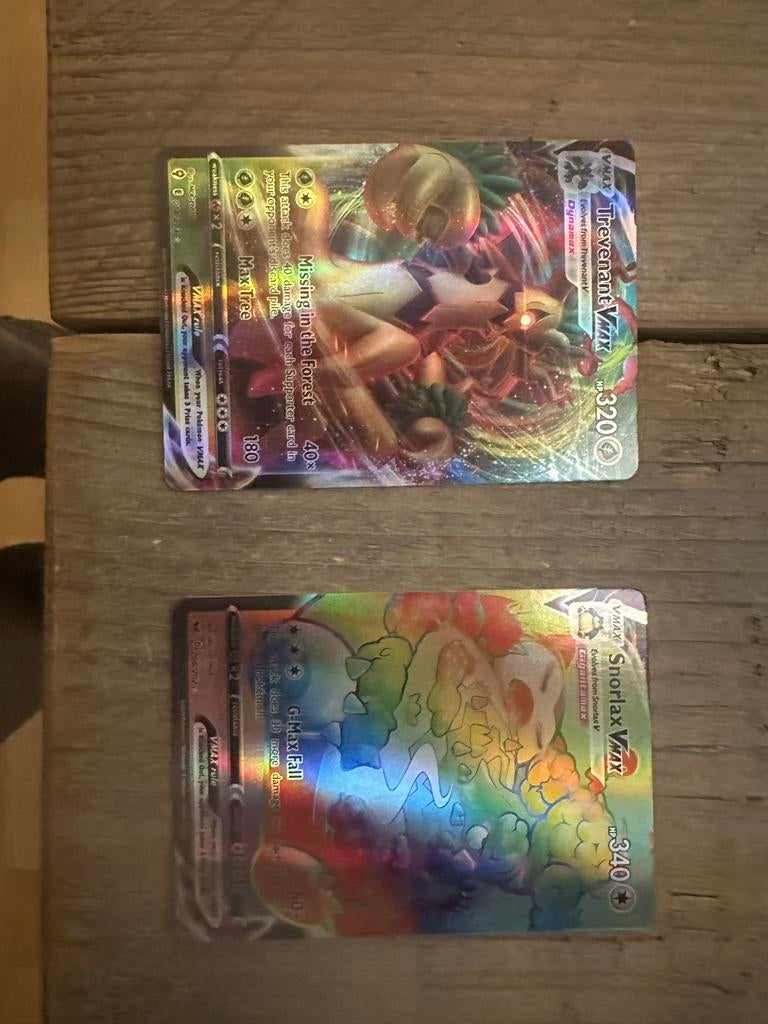 2 Pokémon VMAX kaarten: Trevenant VMAX & Snorlax VMAX, Ophalen of Verzenden, Zo goed als nieuw, Meerdere kaarten, Foil
