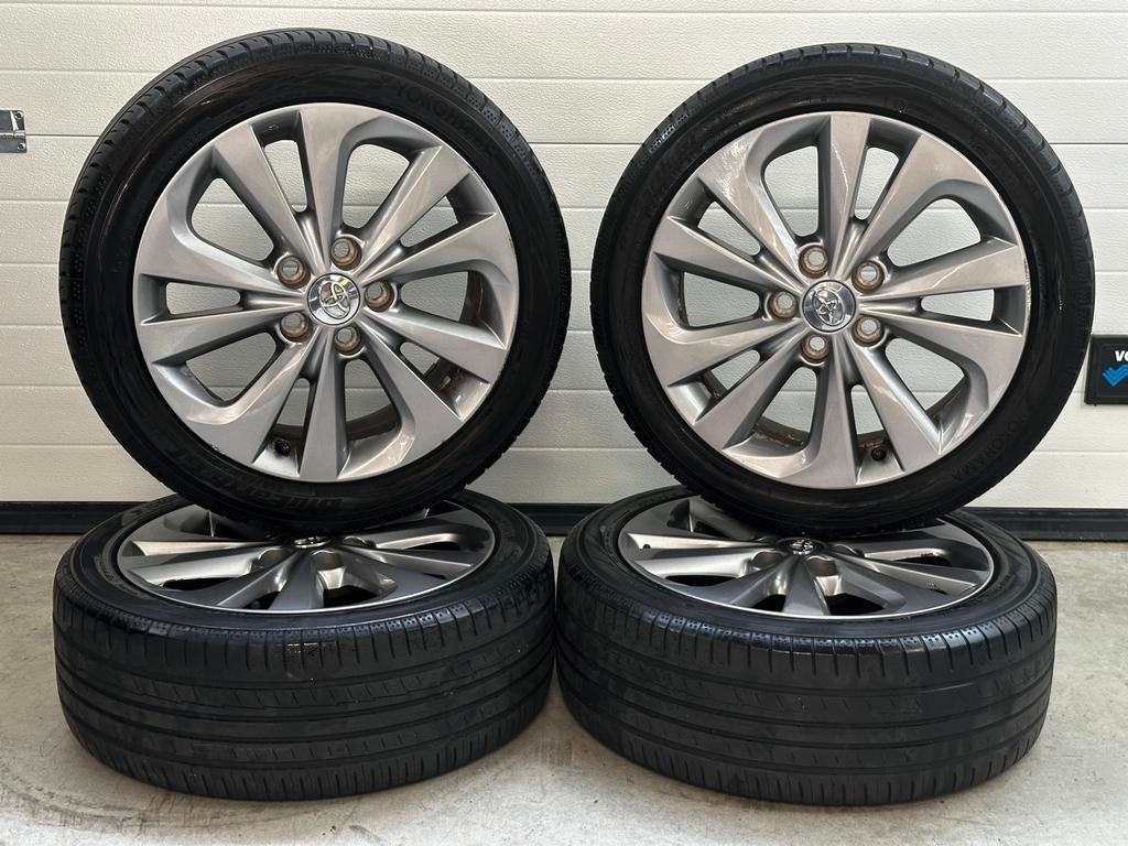 Originele 17 inch 5x114.3 Toyota Auris Velgen & Banden set, Auto-onderdelen, Banden en Velgen, 17 inch, Ophalen of Verzenden, Personenwagen