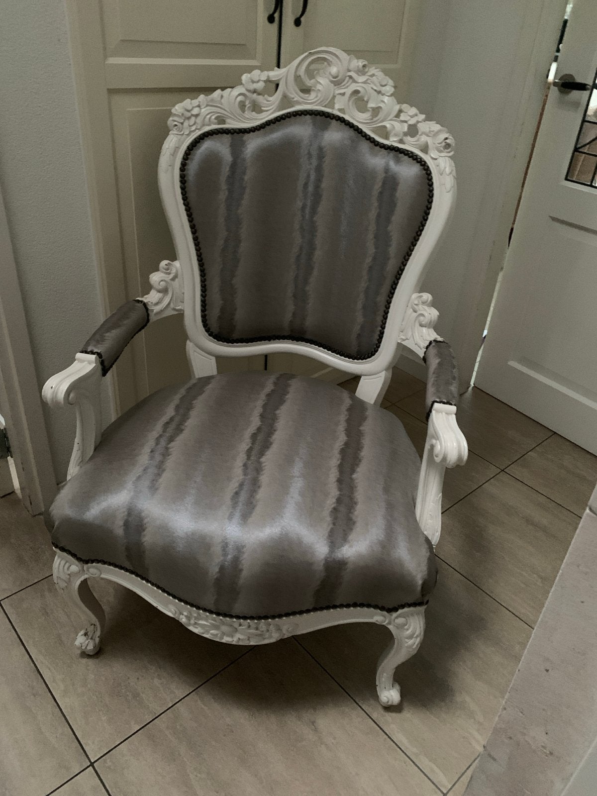 Elegante Barok Fauteuil - Wit met Grijs Gestreept, Ophalen