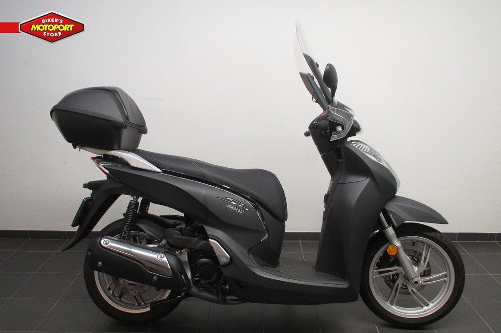 Honda SH 300I ABS (bj 2016), Motoren, Motoren | Honda, Doornveld 180-184
B-1731  ZELLIK, BE, Honda Motor Europe Ltd, Belgian Branche