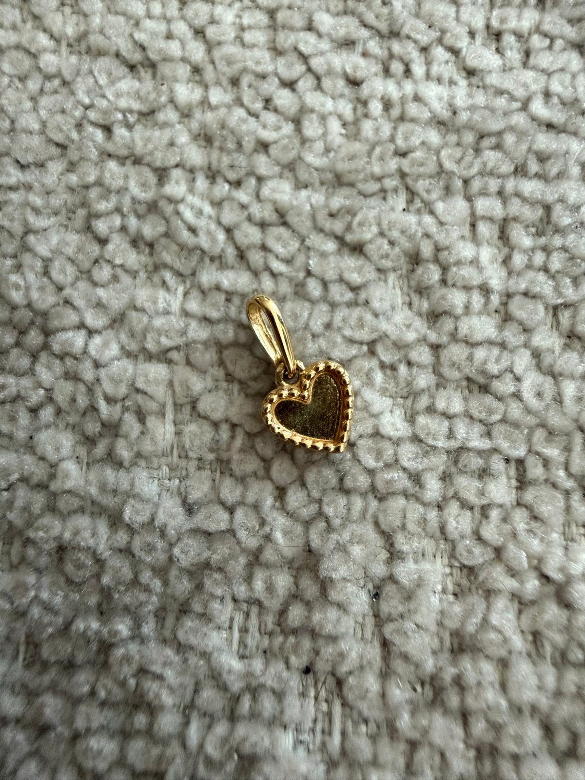 14 Karaat Geelgouden Hanger / Bedel Hartje, 1 bedel, Ophalen of Verzenden, Zo goed als nieuw, Goud