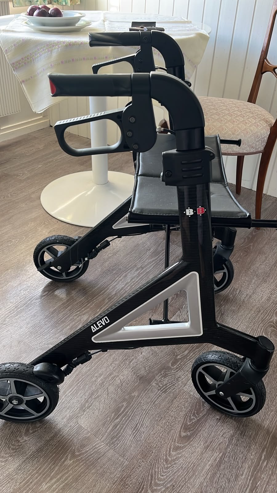 Prachtige rollator lichtgdwicht. Merk ALEVO, Ophalen, Nieuw
