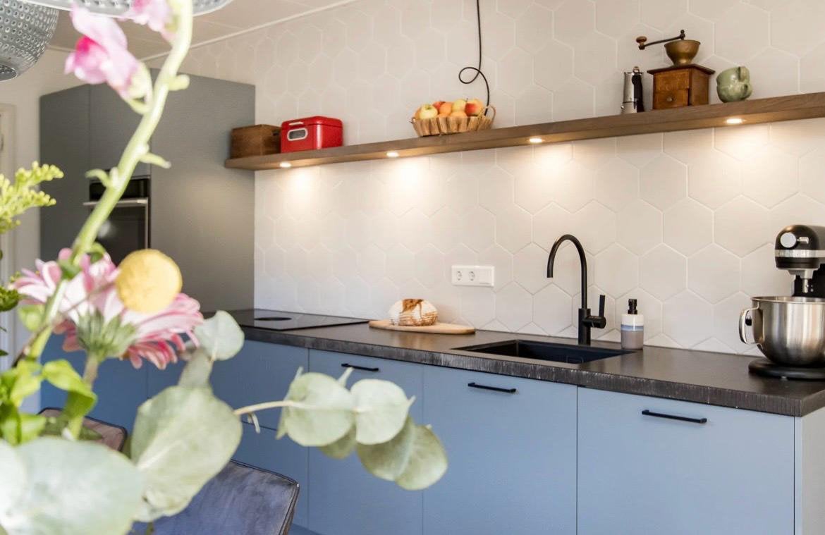 Mooie keuken per 1/2 oktober zelf eruit halen, Huis en Inrichting, Keuken | Complete keukens, Ophalen, Blauw, Enkelwandige keuken