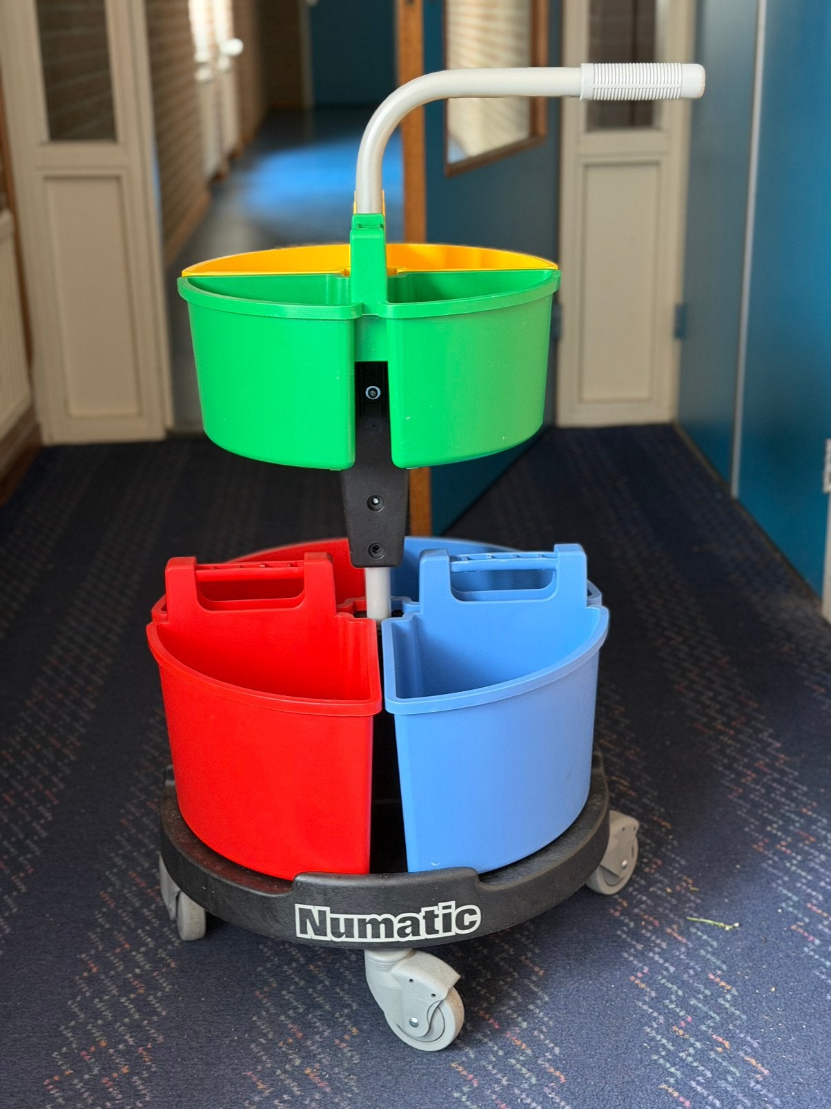 Schoonmaak trolley, Ophalen, Zo goed als nieuw