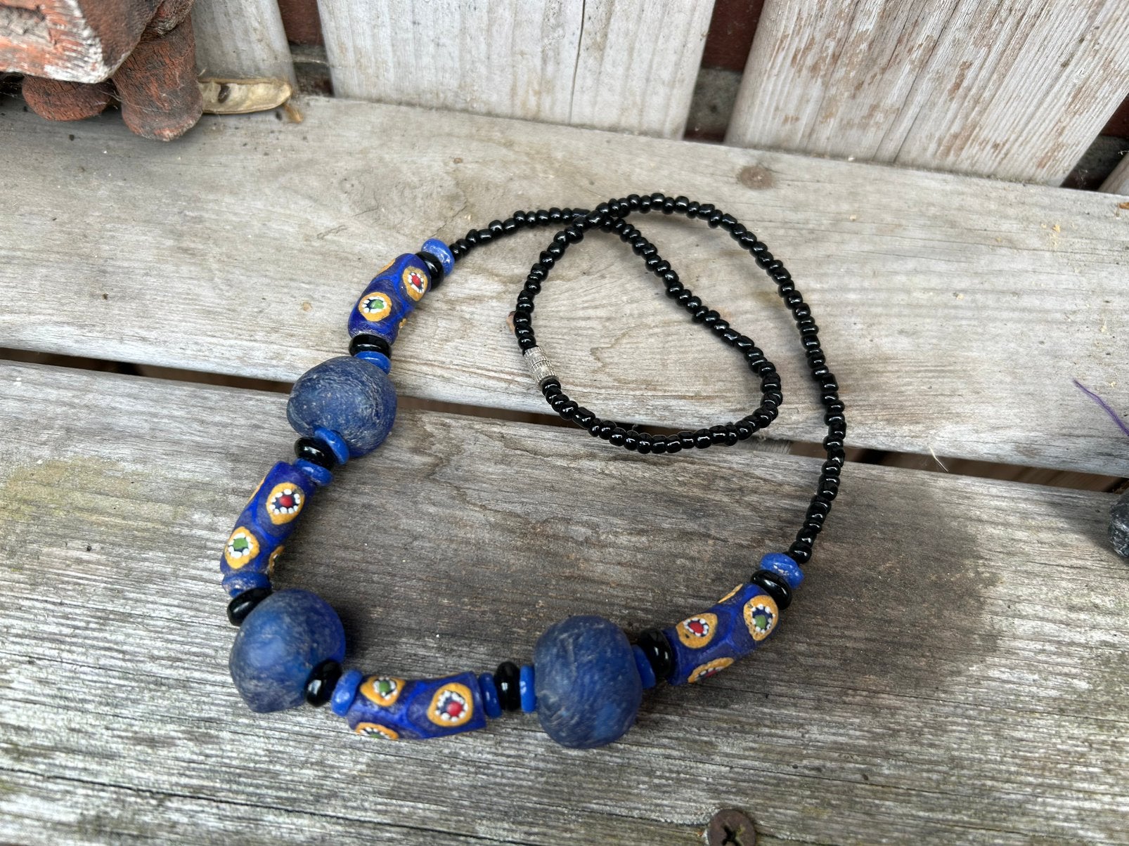 Prachtige hand gemaakte glas ketting uit West Afrika., Ophalen of Verzenden, Gebruikt, Blauw, Overige materialen