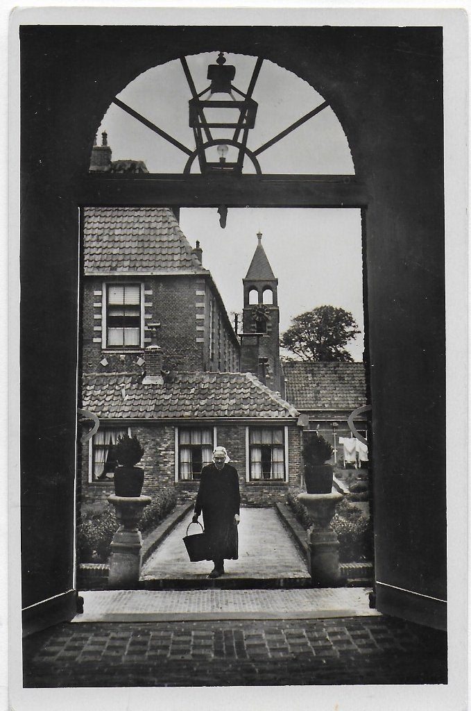 Hoorn St Pietershof Oude gelopen Ansichtkaart ( B3150), Ophalen of Verzenden, 1940 tot 1960, Gelopen, Noord-Holland
