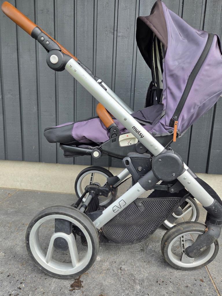 Mutsy Urban Nomad grijs kinderwagen inclusief voetenzak, Kinderen en Baby's, Kinderwagens en Combinaties, Ophalen, Gebruikt, Kinderwagen