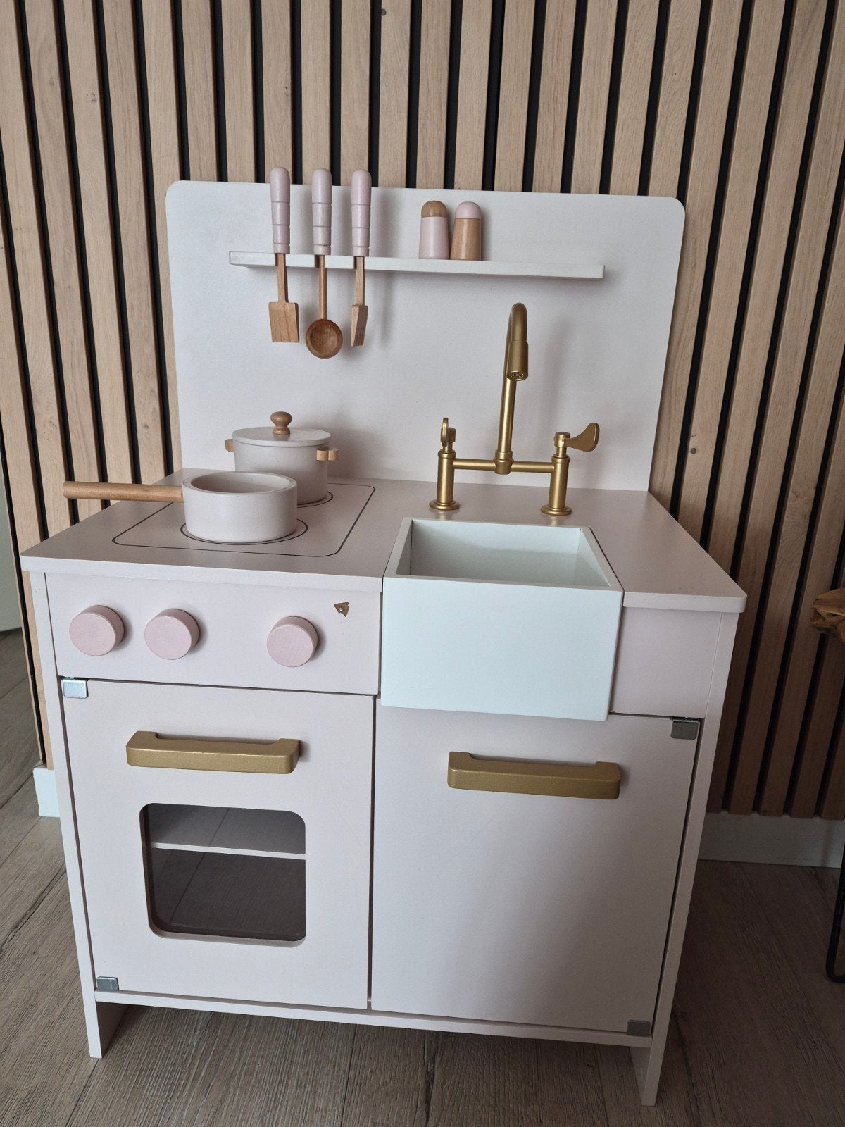 Petite Amélie Kinderkeuken Lichtroze/Goud + Accessoires, Kinderen en Baby's, Ophalen, Zo goed als nieuw, Meisje