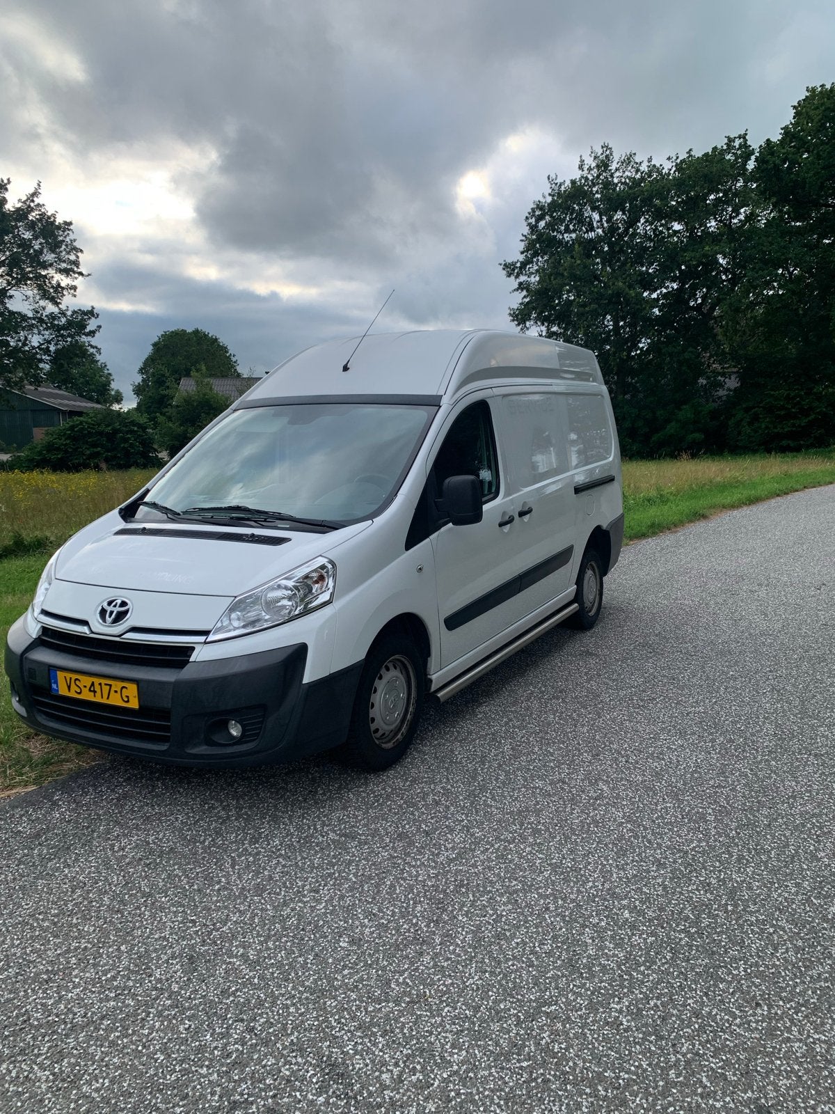 Toyota Proace 2.0 2016 L2H2 €7500,- ex btw, Auto's, Bestelauto's, Stof, Zwart, 4 cilinders, Wit