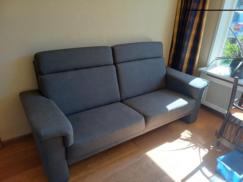 Comfortabele driepersoonsbank - Grijs, Huis en Inrichting, Banken | Bankstellen, Modern, Comfortabel, Gebruikt, 150 tot 200 cm