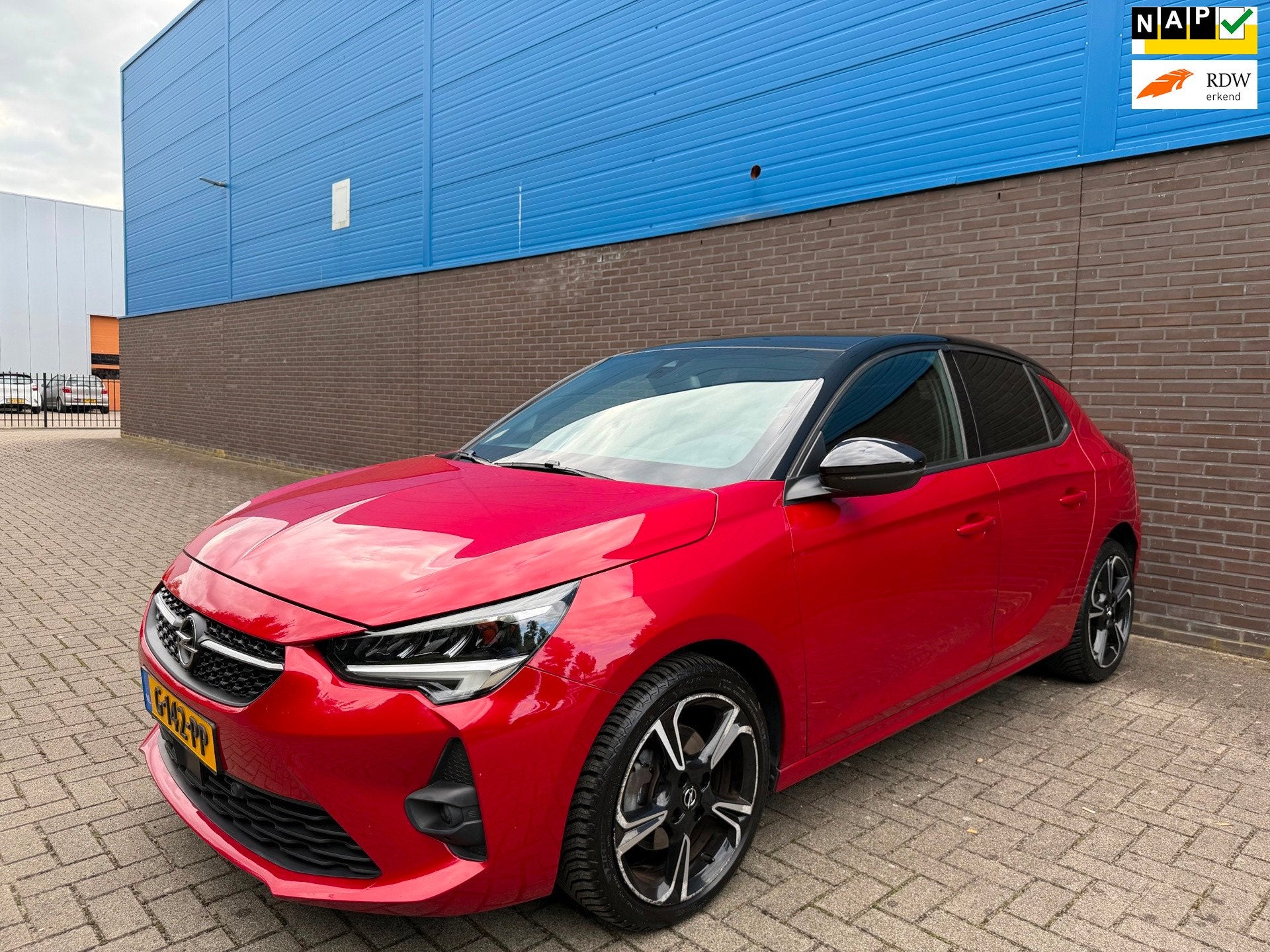Opel Corsa 1.2 GS Line | Pano | Stoel/stuur-verwarming | ACC, Voorwielaandrijving, Dealer onderhouden, 101 pk, Gebruikt