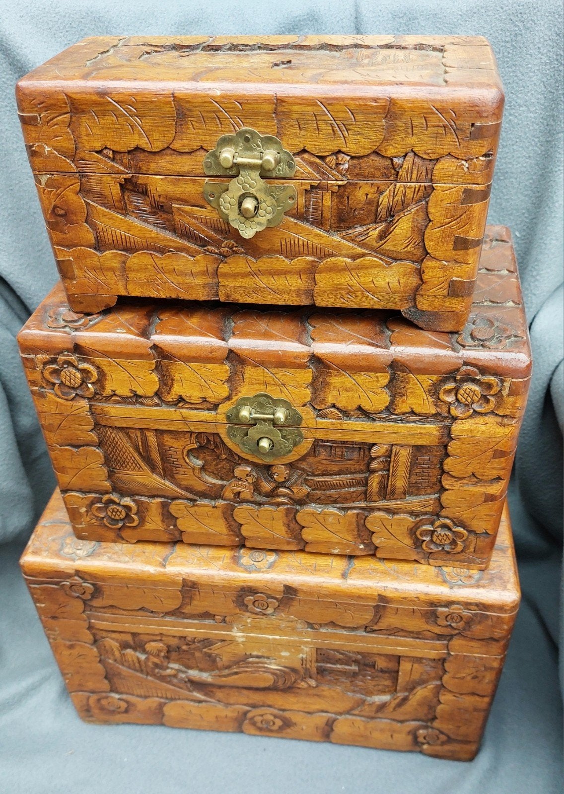 Set van 3 handgesneden houten kistjes. Aziatische taferelen, Ophalen