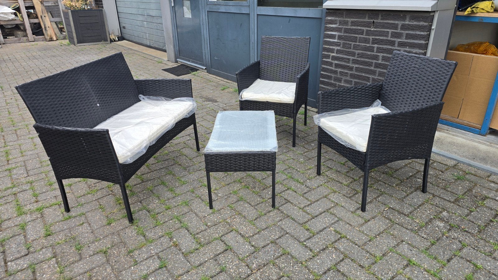 Nieuw tuinset met witte kussens - Snel ophalen!, Ophalen, 4 zitplaatsen, ., Nieuw