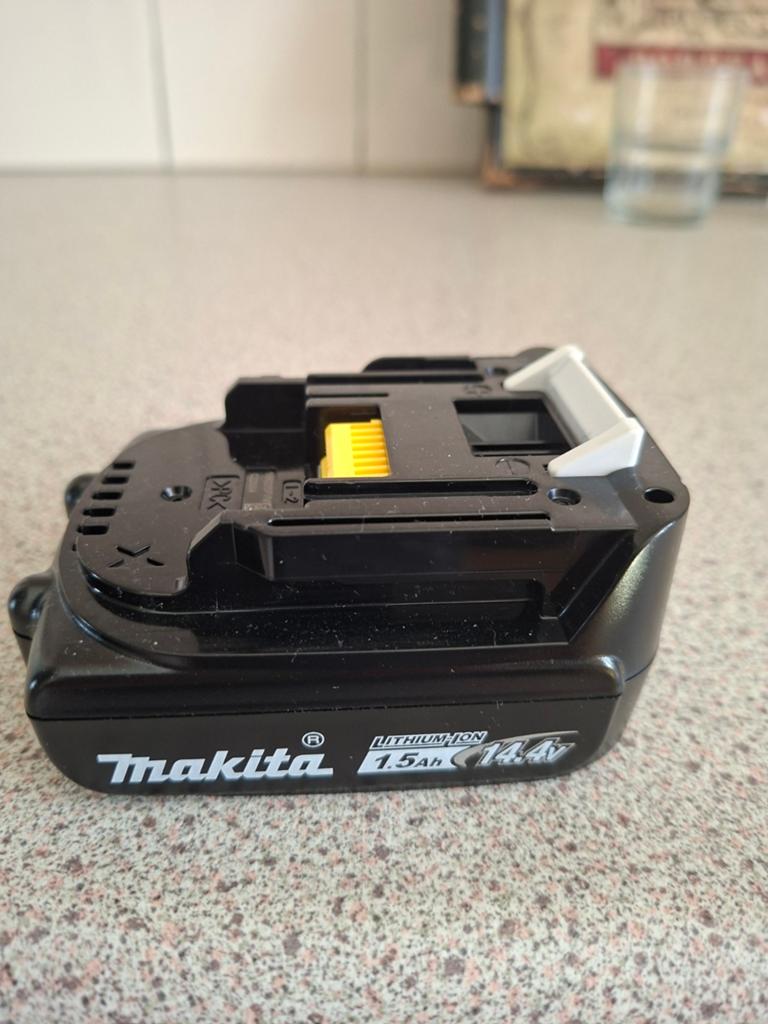 Makita BL1415N 14.4V 1.5Ah Accu - Defect, Ophalen of Verzenden, Gebruikt, Boor- en Schroefmachine