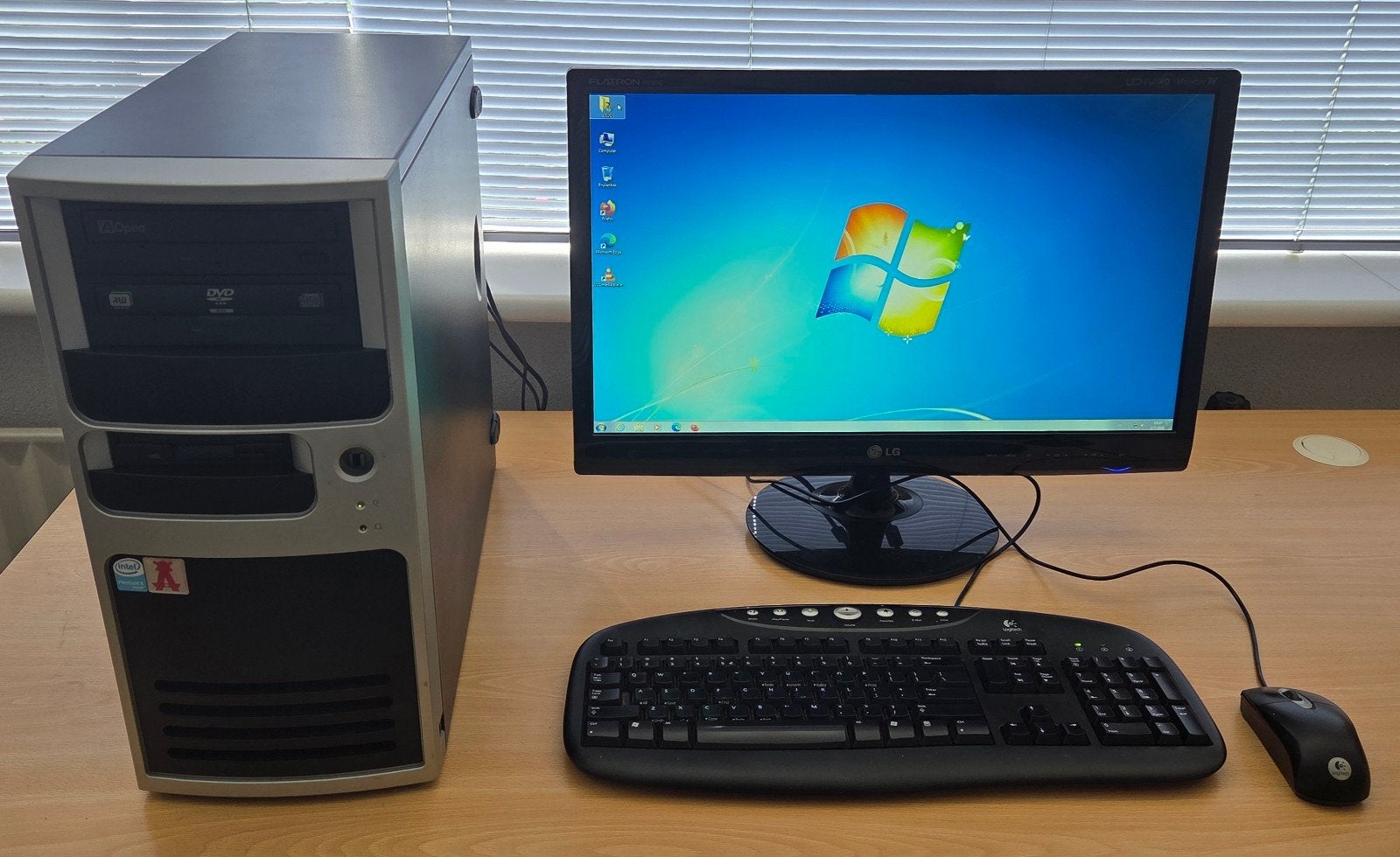 Vintage - Retro pc, computer P4, asus, Ophalen, Gebruikt, HDD, Met monitor